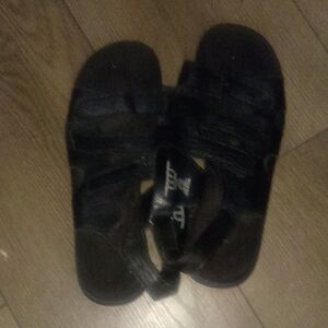 Cobbie Cuddlers Black Sandals